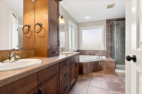 9335 Lakeshore Court, Grande Prairie, AB - Indoor Photo Showing Bathroom