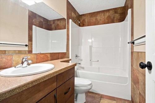 9335 Lakeshore Court, Grande Prairie, AB - Indoor Photo Showing Bathroom