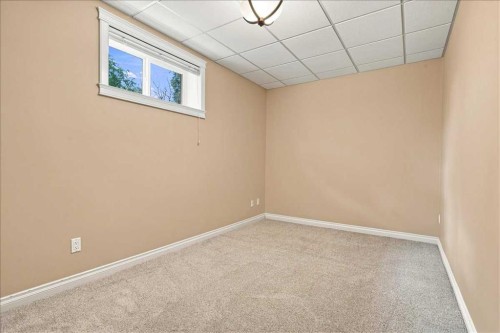 9335 Lakeshore Court, Grande Prairie, AB - Indoor Photo Showing Other Room