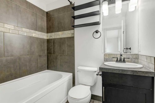 8006 112A Street, Grande Prairie, AB - Indoor Photo Showing Bathroom