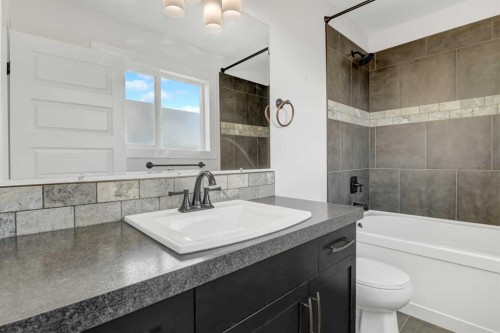 8006 112A Street, Grande Prairie, AB - Indoor Photo Showing Bathroom