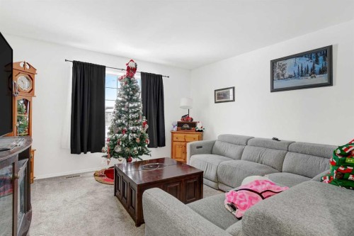 7209 105 Street, Grande Prairie, AB - Indoor Photo Showing Living Room