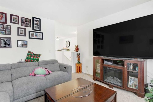 7209 105 Street, Grande Prairie, AB - Indoor Photo Showing Living Room