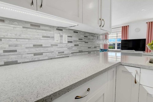 404-12320 102 Street, Grande Prairie, AB - Indoor Photo Showing Kitchen