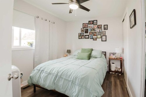 908 6 Avenue, Beaverlodge, AB - Indoor Photo Showing Bedroom