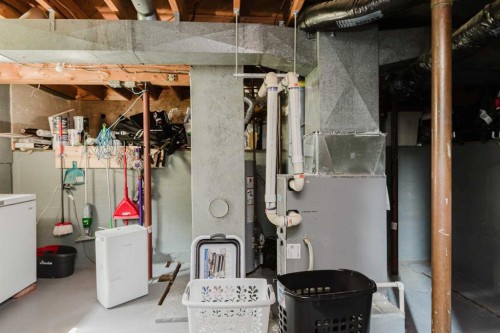 908 6 Avenue, Beaverlodge, AB - Indoor Photo Showing Basement