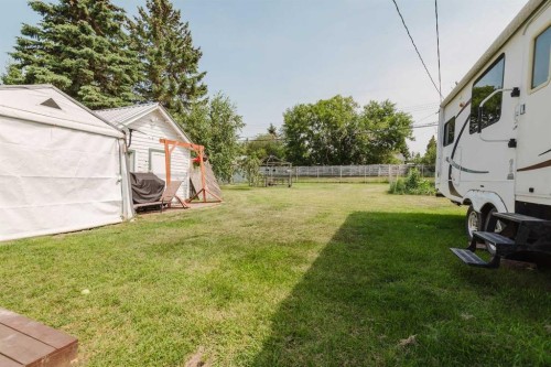 908 6 Avenue, Beaverlodge, AB - Outdoor