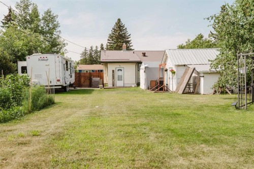 908 6 Avenue, Beaverlodge, AB - Outdoor