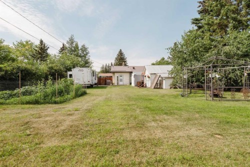 908 6 Avenue, Beaverlodge, AB - Outdoor