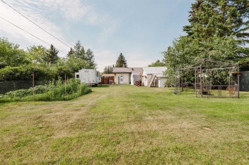 908 6 Avenue, Beaverlodge, AB - Outdoor
