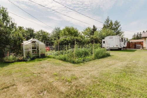 908 6 Avenue, Beaverlodge, AB - Outdoor