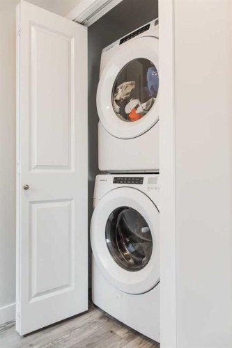 9514 112, Clairmont, AB - Indoor Photo Showing Laundry Room