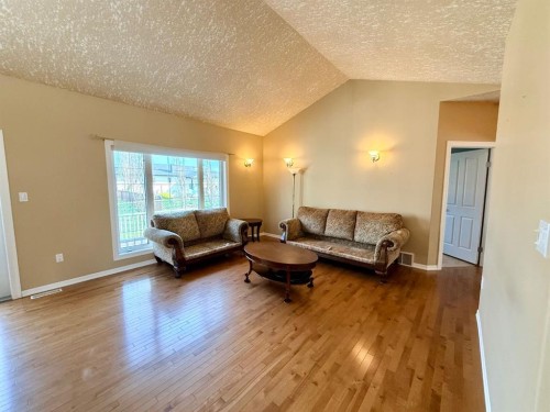 11106 107 Ave, La Crete, AB - Indoor Photo Showing Living Room