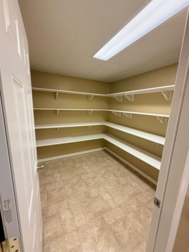 11106 107 Ave, La Crete, AB - Indoor With Storage