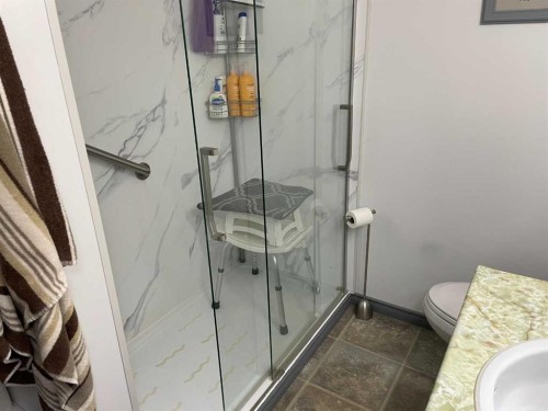 908 6 Avenue, Hines Creek, AB - Indoor Photo Showing Bathroom