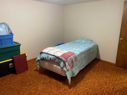 908 6 Avenue, Hines Creek, AB - Indoor Photo Showing Bedroom