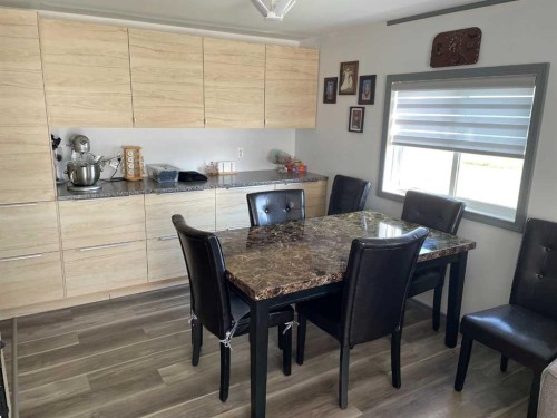 908 6 Avenue, Hines Creek, AB - Indoor Photo Showing Dining Room