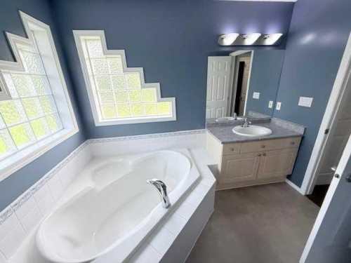 861023 Rr 214, Rural Northern Lights, County Of, AB - Indoor Photo Showing Bathroom