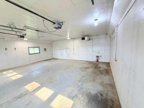 861023 Rr 214, Rural Northern Lights, County Of, AB - Indoor Photo Showing Garage