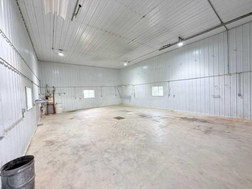 861023 Rr 214, Rural Northern Lights, County Of, AB - Indoor Photo Showing Garage