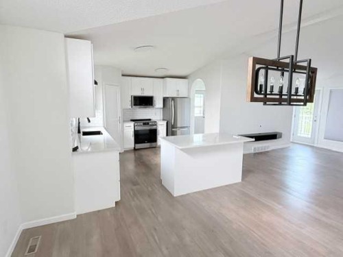 861023 Rr 214, Rural Northern Lights, County Of, AB - Indoor Photo Showing Kitchen