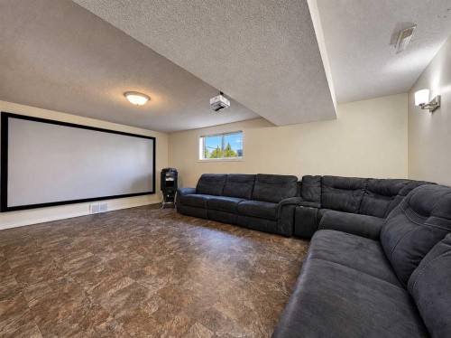 10913 Grande Avenue, Grande Cache, AB - Indoor Photo Showing Living Room
