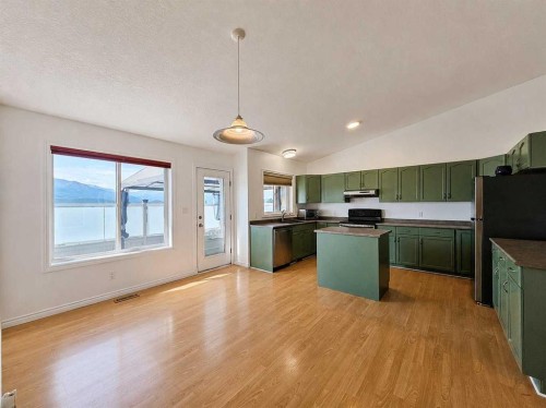 10913 Grande Avenue, Grande Cache, AB - Indoor Photo Showing Kitchen
