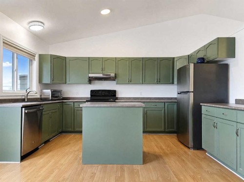 10913 Grande Avenue, Grande Cache, AB - Indoor Photo Showing Kitchen