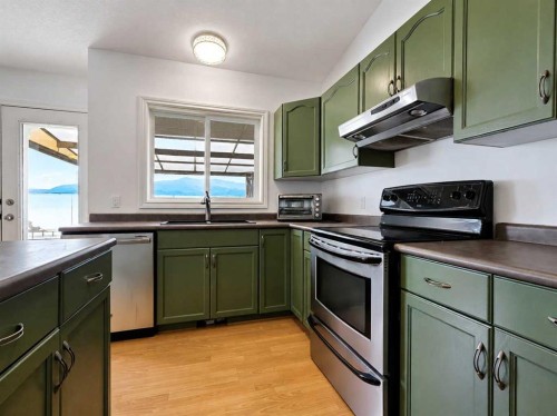 10913 Grande Avenue, Grande Cache, AB - Indoor Photo Showing Kitchen
