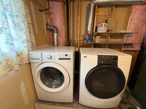 10313 89 Street, Peace River, AB - Indoor Photo Showing Laundry Room