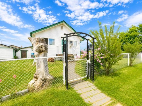 4631 50 Street, Rycroft, AB - Outdoor