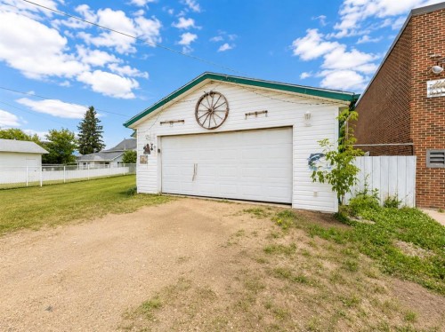 4631 50 Street, Rycroft, AB - Outdoor