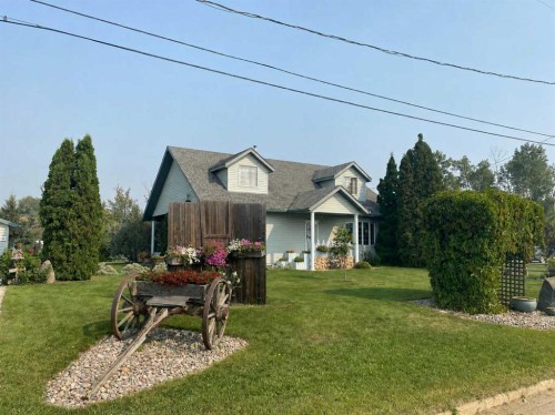 116 1St Avenue Sw, Manning, AB - Outdoor With Deck Patio Veranda