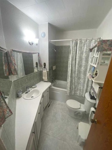 116 1St Avenue Sw, Manning, AB - Indoor Photo Showing Bathroom