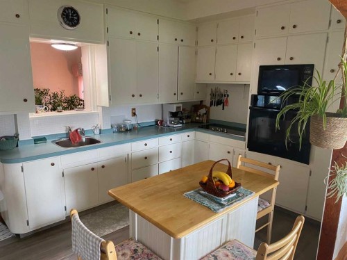 116 1St Avenue Sw, Manning, AB - Indoor Photo Showing Kitchen