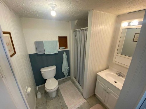 116 1St Avenue Sw, Manning, AB - Indoor Photo Showing Bathroom