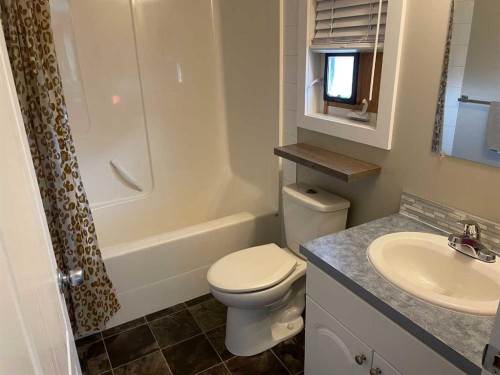 10405 100 Street, Fairview, AB - Indoor Photo Showing Bathroom
