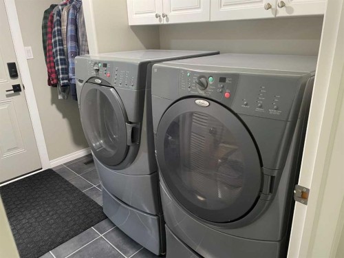 10405 100 Street, Fairview, AB - Indoor Photo Showing Laundry Room