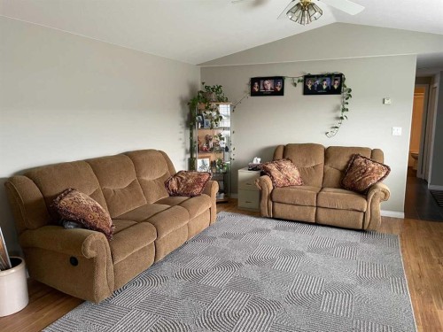 10405 100 Street, Fairview, AB - Indoor Photo Showing Living Room