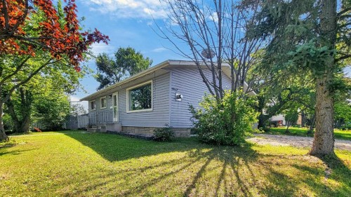 11114 92B Street  Grande Prairie, AB T8V 3M6