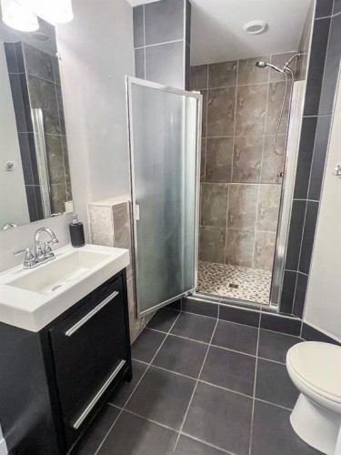 102 Pinnacle Crescent, Grande Prairie, AB - Indoor Photo Showing Bathroom