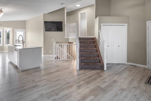 102 Pinnacle Crescent, Grande Prairie, AB - Indoor Photo Showing Other Room