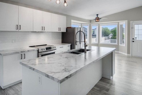 102 Pinnacle Crescent, Grande Prairie, AB - Indoor Photo Showing Kitchen With Double Sink With Upgraded Kitchen