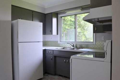 4812 53 Avenue, Valleyview, AB - Indoor Photo Showing Kitchen With Double Sink