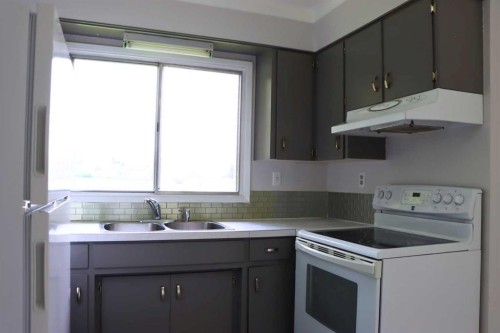 4812 53 Avenue, Valleyview, AB - Indoor Photo Showing Kitchen With Double Sink