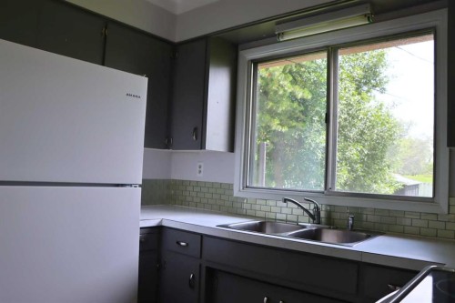 4812 53 Avenue, Valleyview, AB - Indoor Photo Showing Kitchen With Double Sink