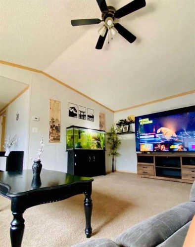 32 Dragonfly Crescent, High Level, AB - Indoor Photo Showing Other Room