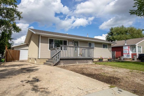 9922 83 Avenue  Grande Prairie, AB T8V 3T5