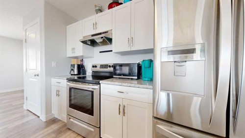 9517 113 Avenue, Clairmont, AB - Indoor Photo Showing Kitchen
