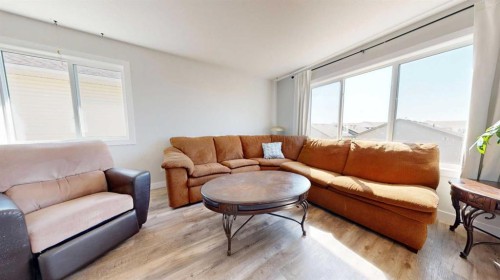 9517 113 Avenue, Clairmont, AB - Indoor Photo Showing Living Room